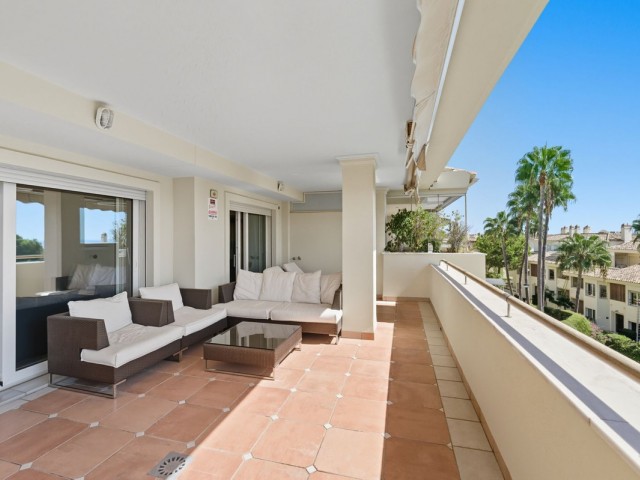 Apartamento con 3 Dormitorios  en Sierra Blanca