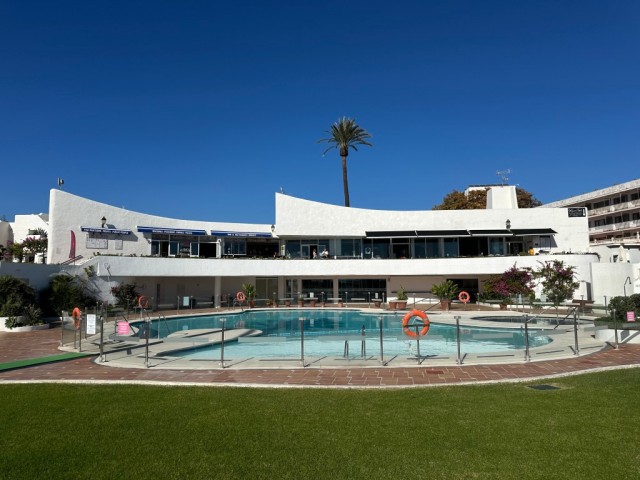 2 Bedrooms Townhouse in Estepona