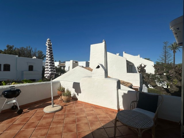 2 Bedrooms Townhouse in Estepona