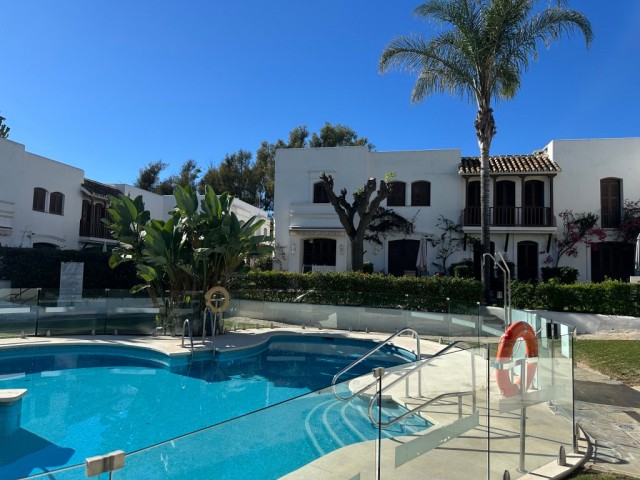 2 Bedrooms Townhouse in Estepona