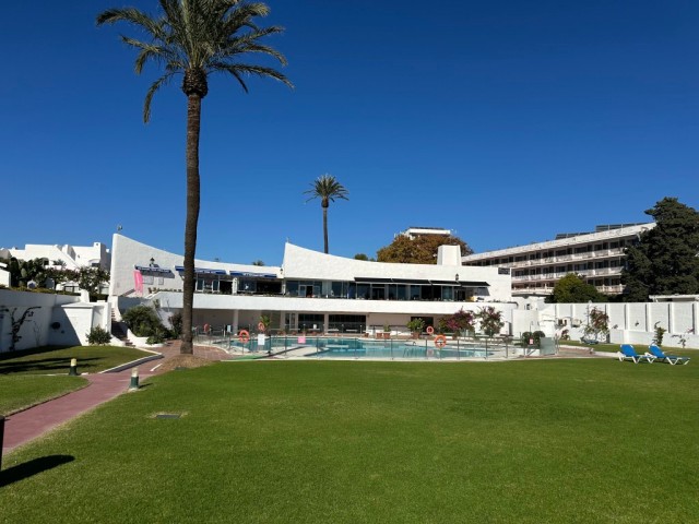 2 Bedrooms Townhouse in Estepona