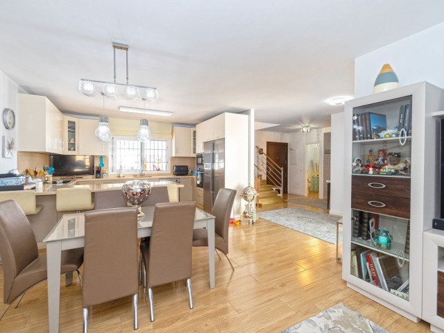 5 Slaapkamer Rijtjeshuis in San Pedro de Alcántara