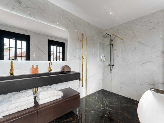 6 Soveroms Rekkehus i Estepona