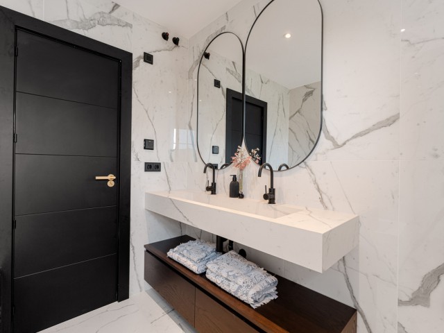 6 Soveroms Rekkehus i Estepona