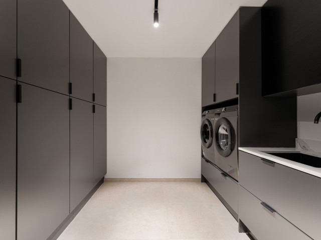 6 Soveroms Rekkehus i Estepona