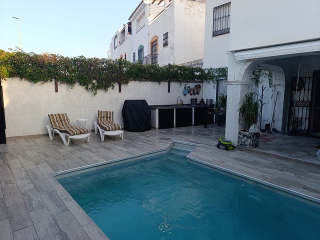 4 Soveroms Rekkehus i Estepona