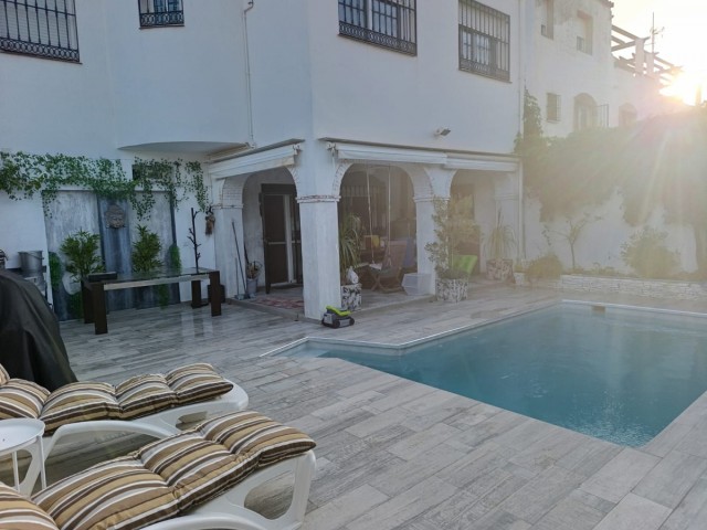 4 Soveroms Rekkehus i Estepona