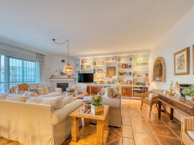 Maison mitoyenne avec 3 Chambres  à Los Boliches