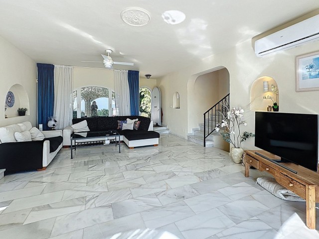4 Bedrooms Villa in Mijas