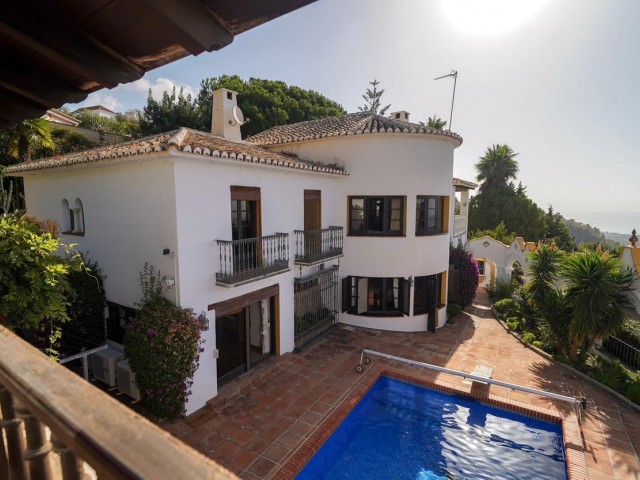 5 Bedrooms Villa in Mijas
