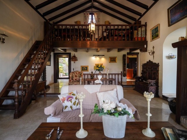 5 Bedrooms Villa in Mijas