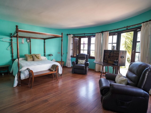 5 Bedrooms Villa in Mijas