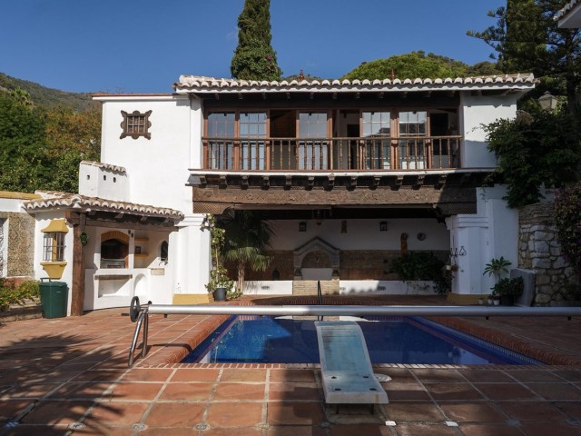 5 Bedrooms Villa in Mijas