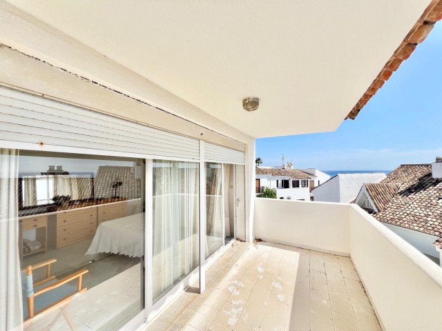 Adosado con 3 Dormitorios  en Estepona