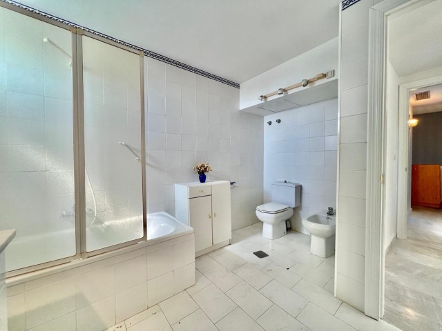 Adosado con 3 Dormitorios  en Estepona