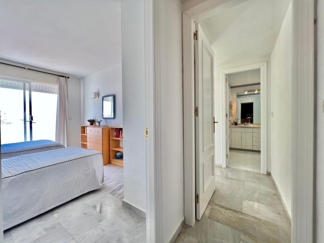 Adosado con 3 Dormitorios  en Estepona