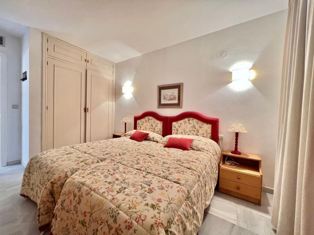 Adosado con 3 Dormitorios  en Estepona