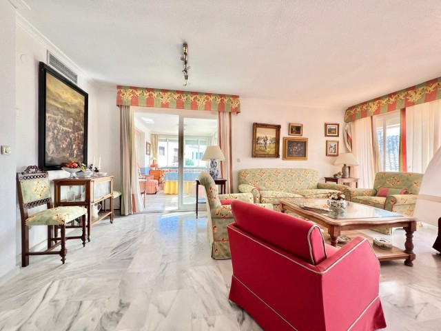 3 Bedrooms Townhouse in Estepona