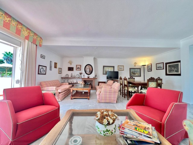 3 Bedrooms Townhouse in Estepona