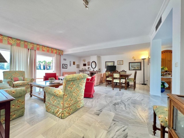 3 Bedrooms Townhouse in Estepona