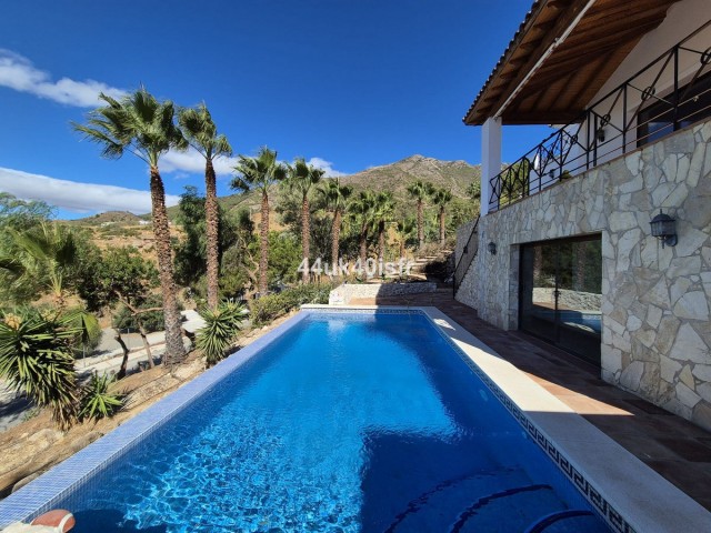 4 Soveroms Villa i Valtocado