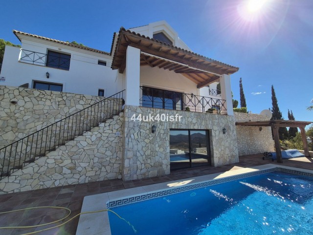 4 Soveroms Villa i Valtocado