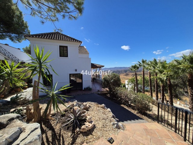 4 Soveroms Villa i Valtocado