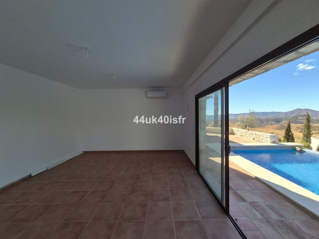 4 Soveroms Villa i Valtocado