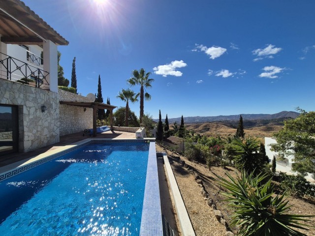 4 Schlafzimmer Villa in Valtocado