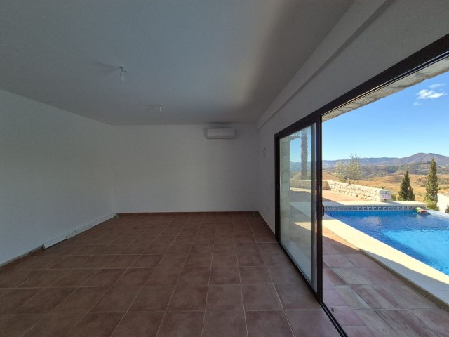 4 Schlafzimmer Villa in Valtocado