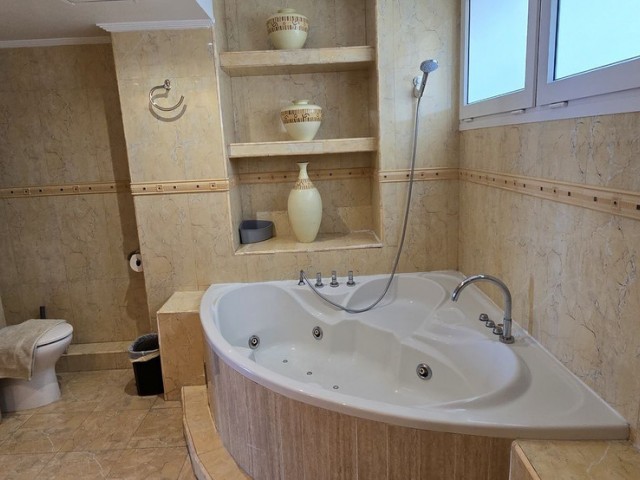 2 Bedrooms Apartment in Fuengirola