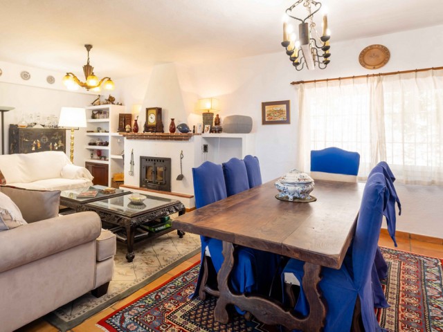 5 Bedrooms Villa in Mijas