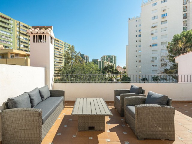 Maison mitoyenne avec 3 Chambres  à Los Boliches