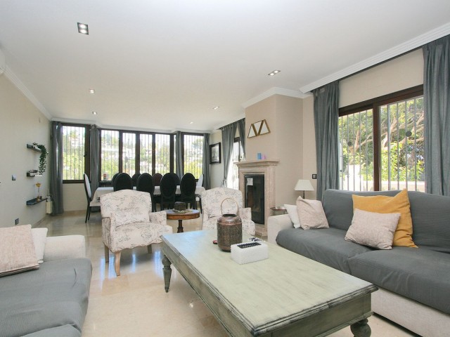 8 Bedrooms Villa in Sierrezuela