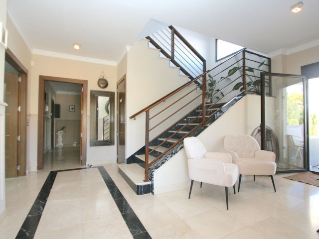 8 Soveroms Villa i Sierrezuela