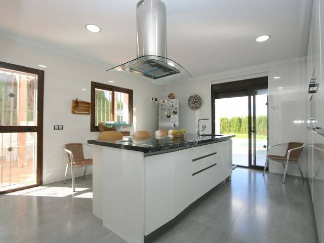 8 Soveroms Villa i Sierrezuela