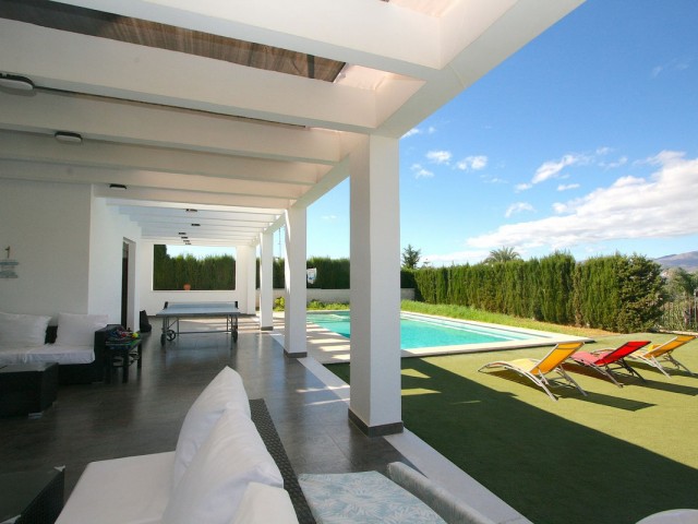 8 Soveroms Villa i Sierrezuela