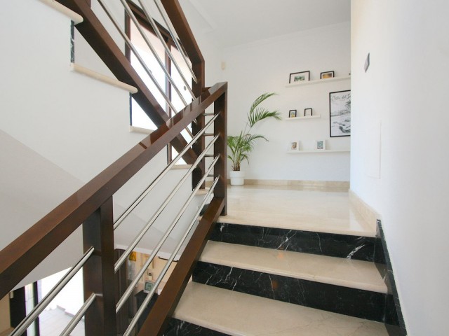 8 Soveroms Villa i Sierrezuela