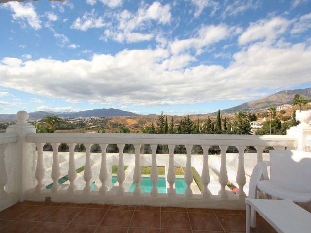 8 Soveroms Villa i Sierrezuela