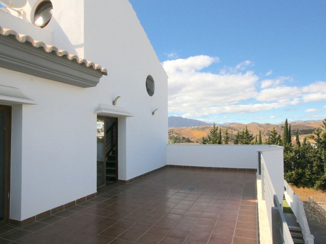 8 Soveroms Villa i Sierrezuela