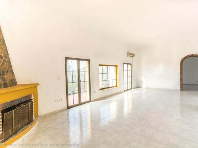 5 Bedrooms Villa in Mijas
