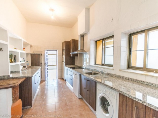 5 Bedrooms Villa in Mijas