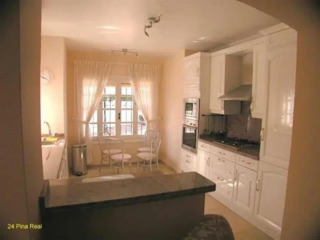 3 Soveroms Villa i Estepona