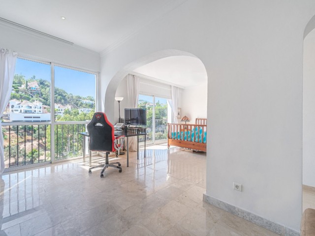 Adosado con 4 Dormitorios  en Benahavís