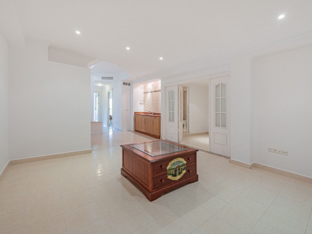 4 Bedrooms Townhouse in Benahavís