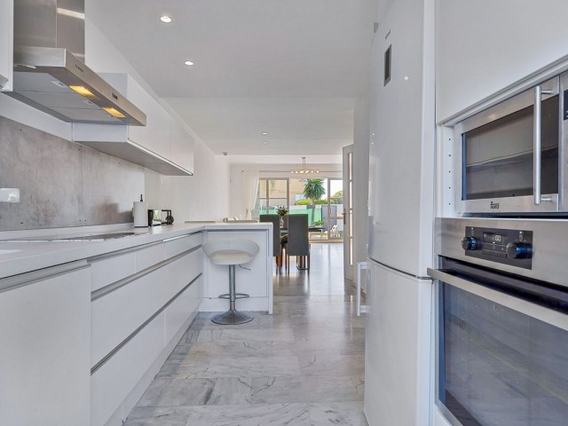 Adosado con 5 Dormitorios  en Calahonda