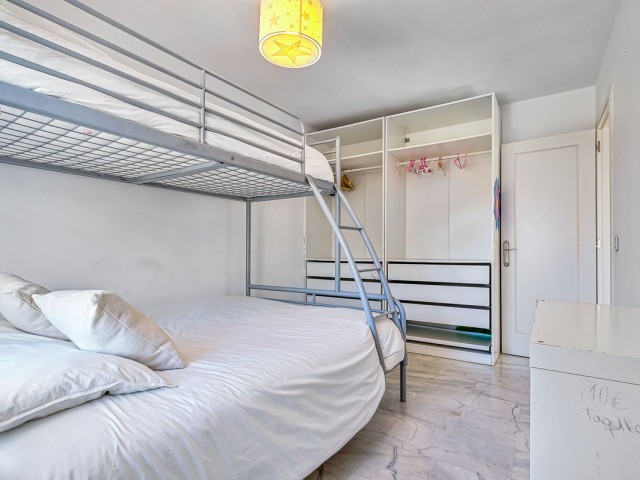 Adosado con 5 Dormitorios  en Calahonda