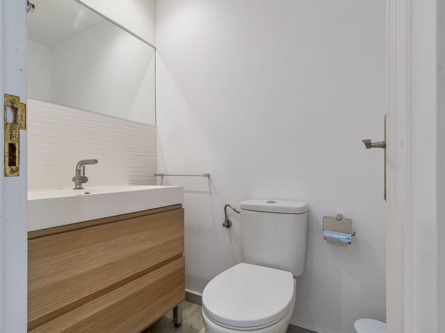 Adosado con 5 Dormitorios  en Calahonda