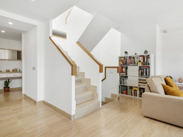 Apartamento con 3 Dormitorios  en La Cala de Mijas