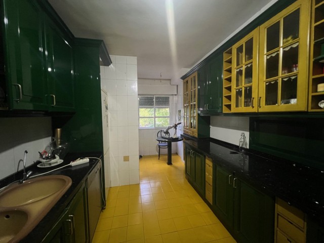 Villa con 4 Dormitorios  en Estepona